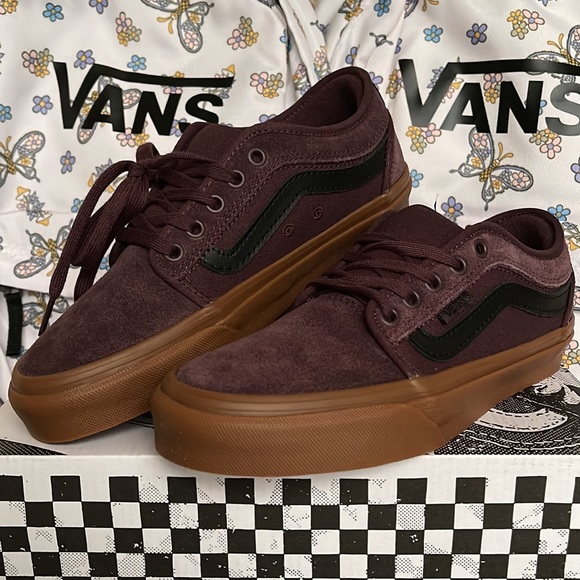 Vans Men’s Chukka Low Sid
Port/Gum
VN0A5KQZK10
Sneakers - Picture 6 of 16